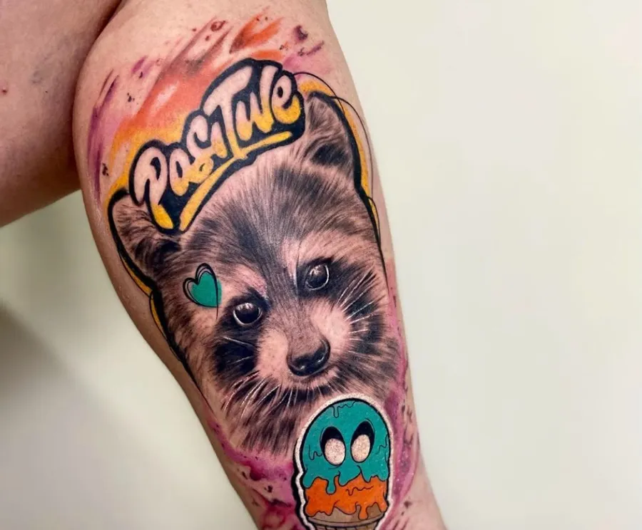Guaxinim colorido com lettering Positive